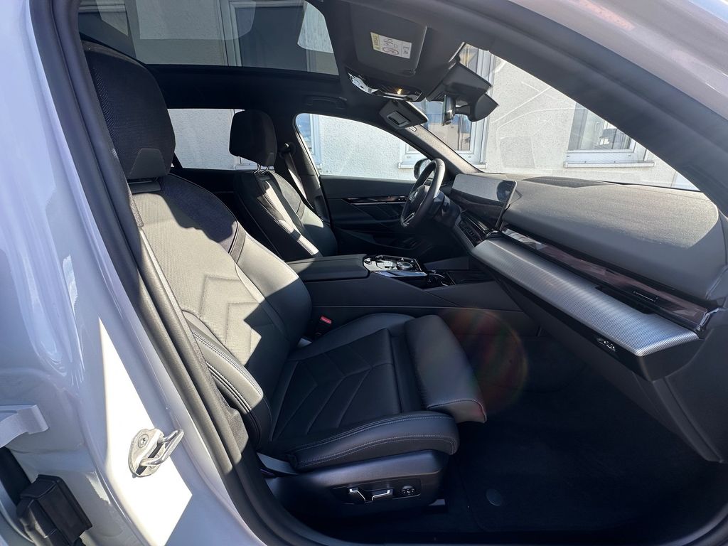 BMW i5 2025