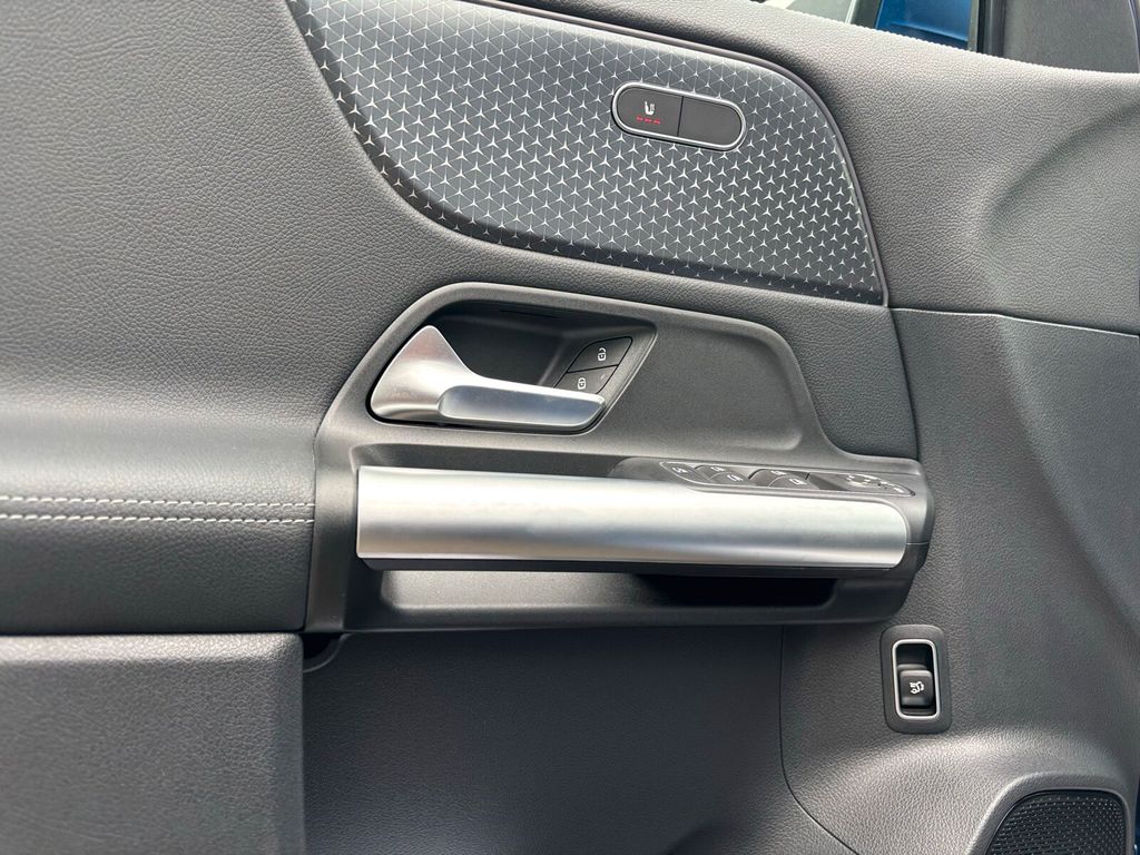 Mercedes-Benz EQA 2024