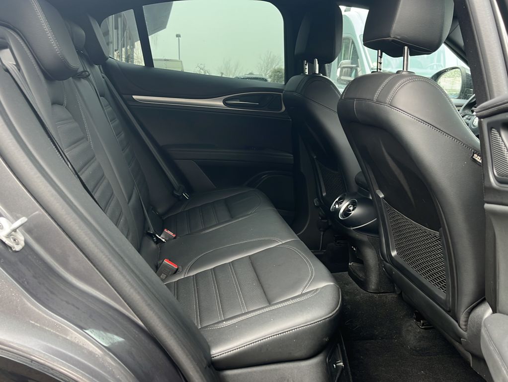 Alfa Romeo Stelvio 2023