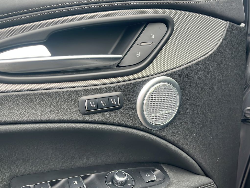 Alfa Romeo Stelvio 2023