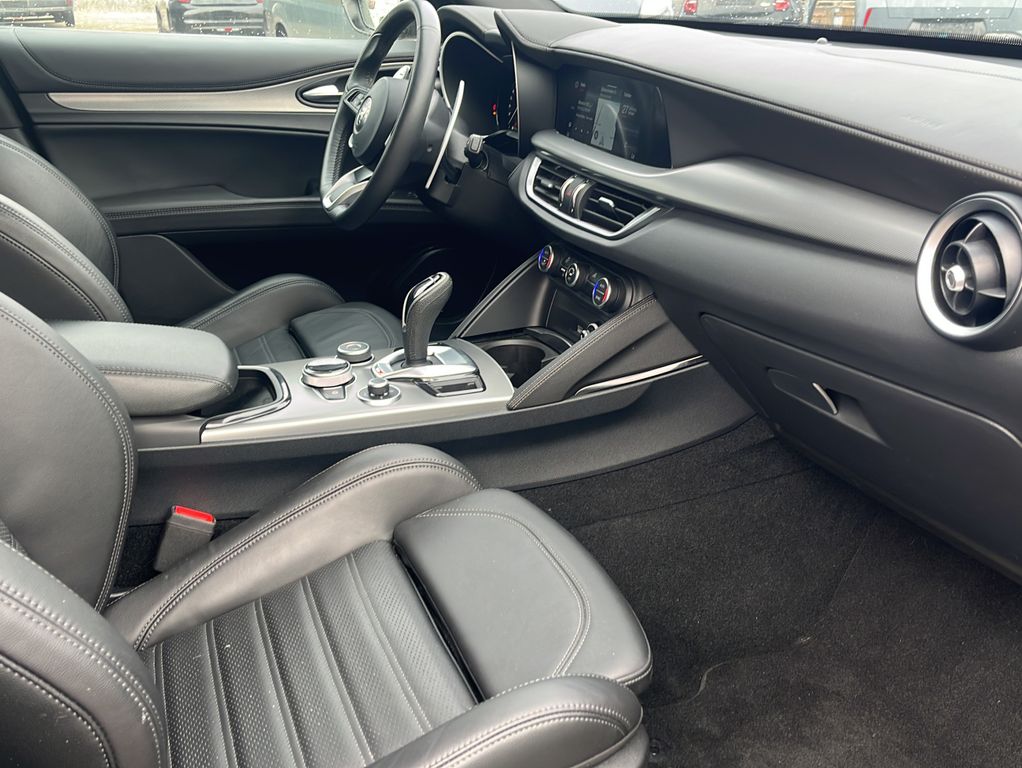 Alfa Romeo Stelvio 2023