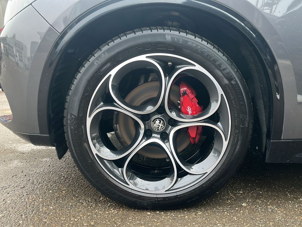 Alfa Romeo Stelvio 2023