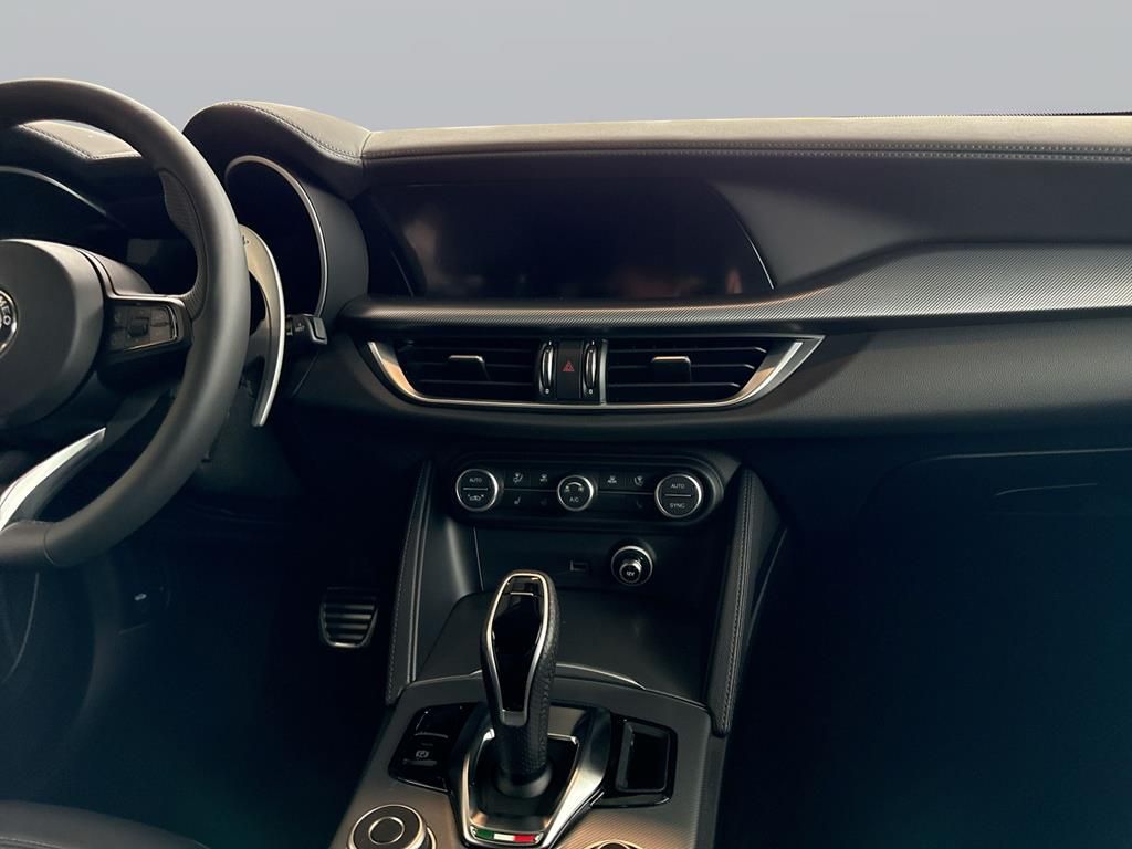 Alfa Romeo Stelvio 2025
