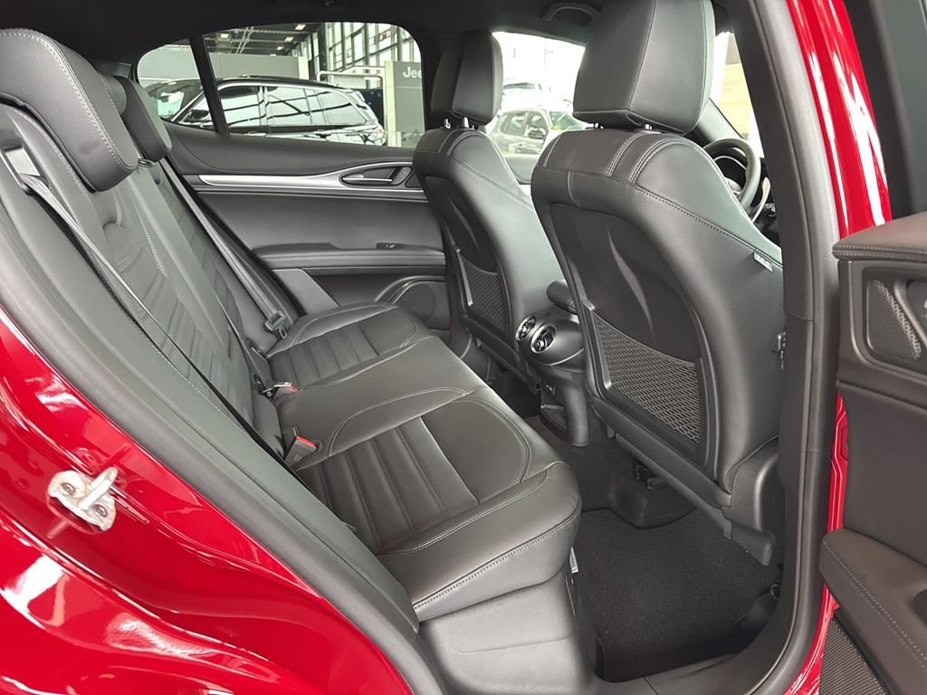 Alfa Romeo Stelvio 2025