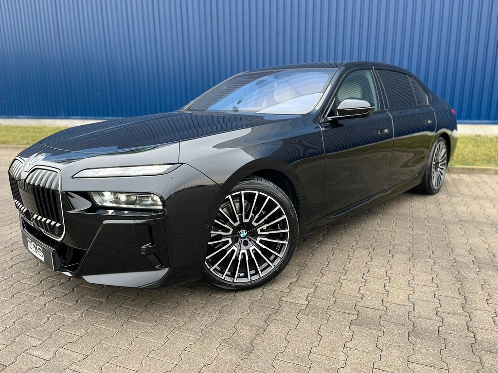 BMW 740 2025