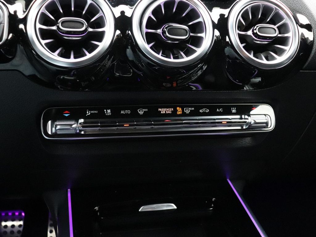 Mercedes-Benz EQA 2021
