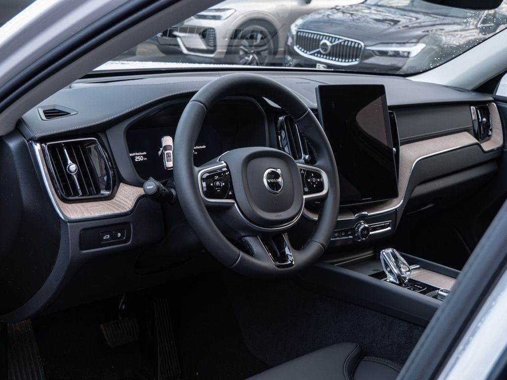 Volvo XC60 2025