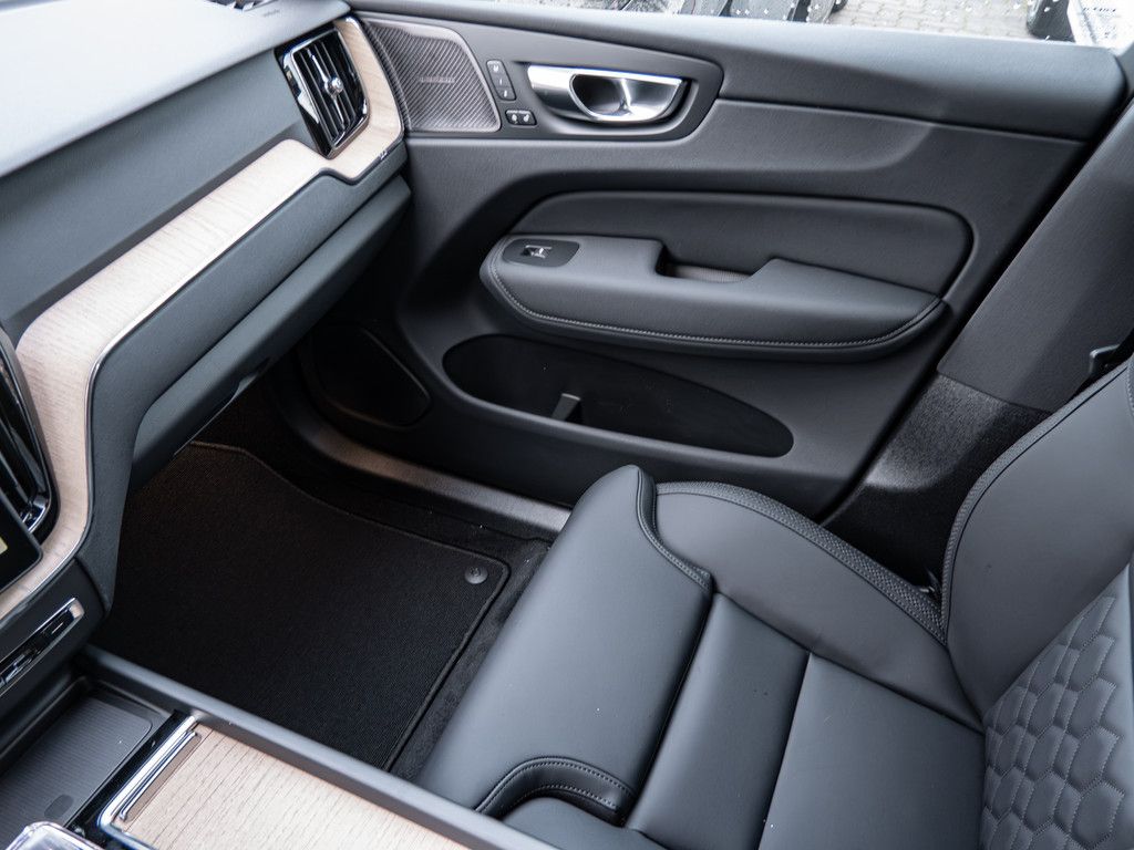 Volvo XC60 2025
