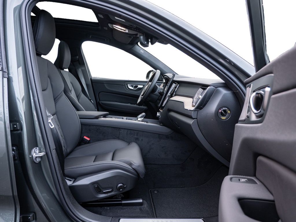 Volvo XC60 2025