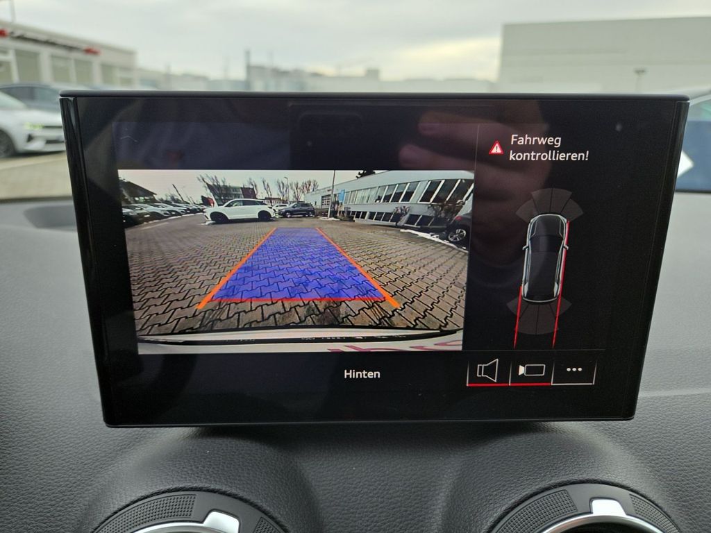 Audi SQ2 2025