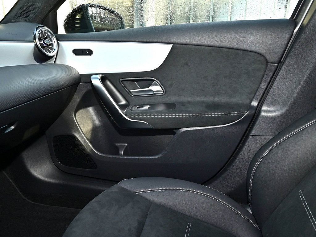 Mercedes-Benz A 200 2025