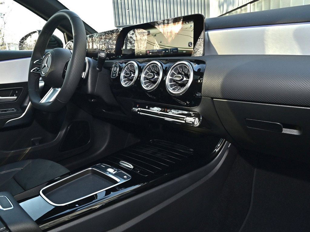 Mercedes-Benz A 200 2025