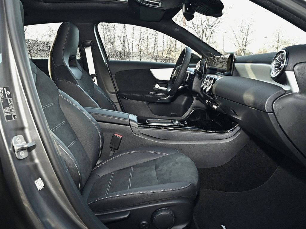 Mercedes-Benz A 200 2025