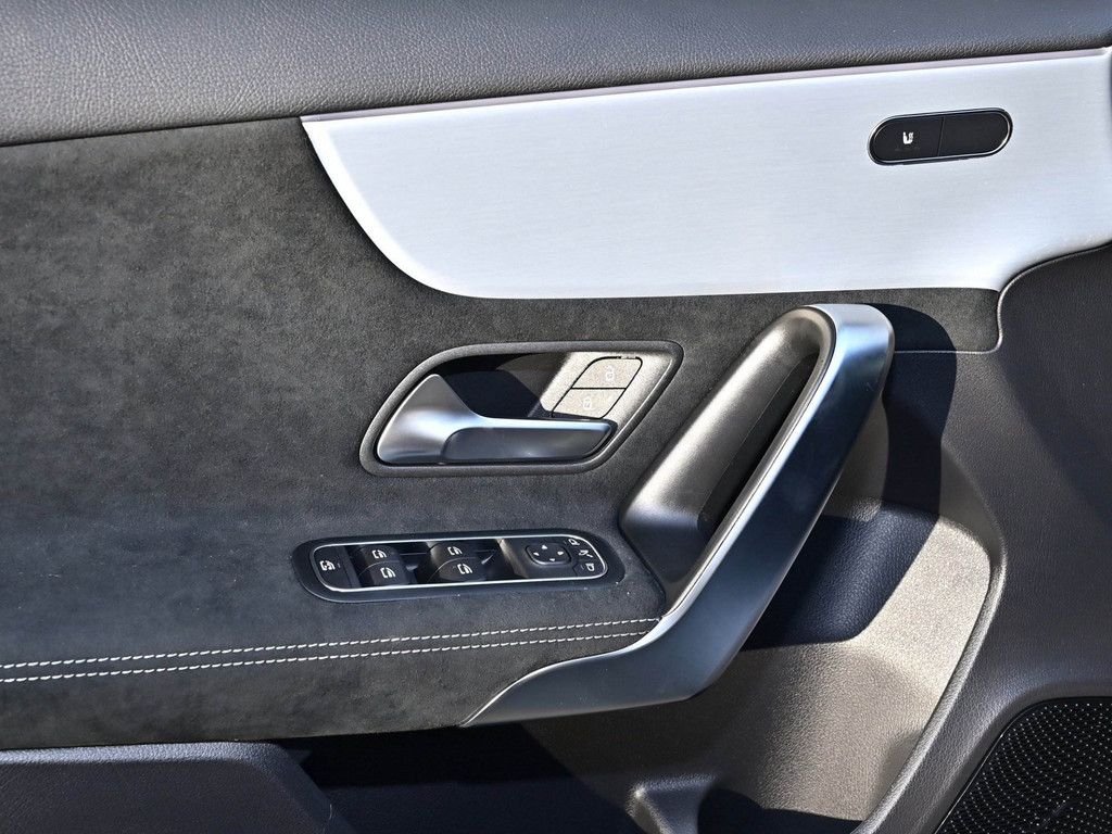 Mercedes-Benz A 200 2025
