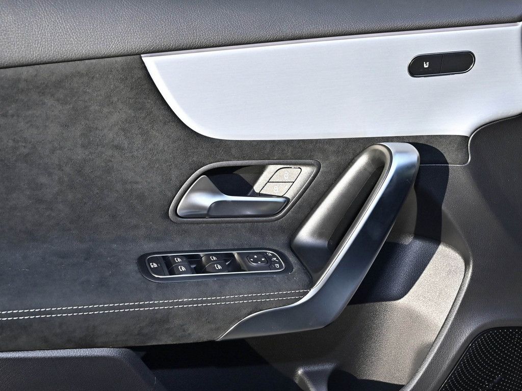 Mercedes-Benz A 200 2025