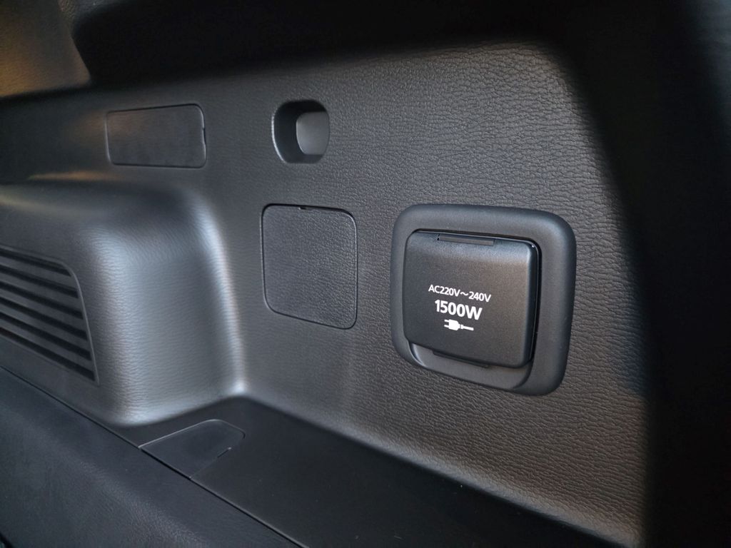 Mitsubishi Plug-in Hybrid Outlander 2025