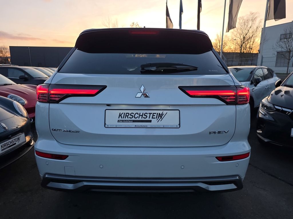 Mitsubishi Plug-in Hybrid Outlander 2025