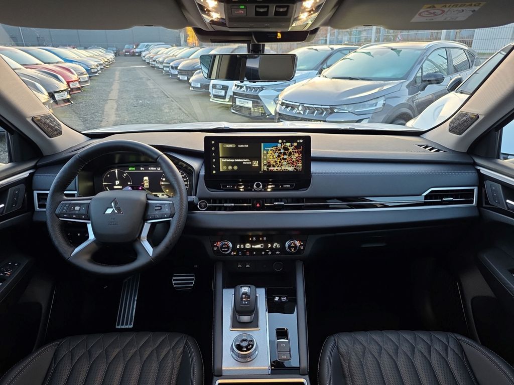 Mitsubishi Plug-in Hybrid Outlander 2025