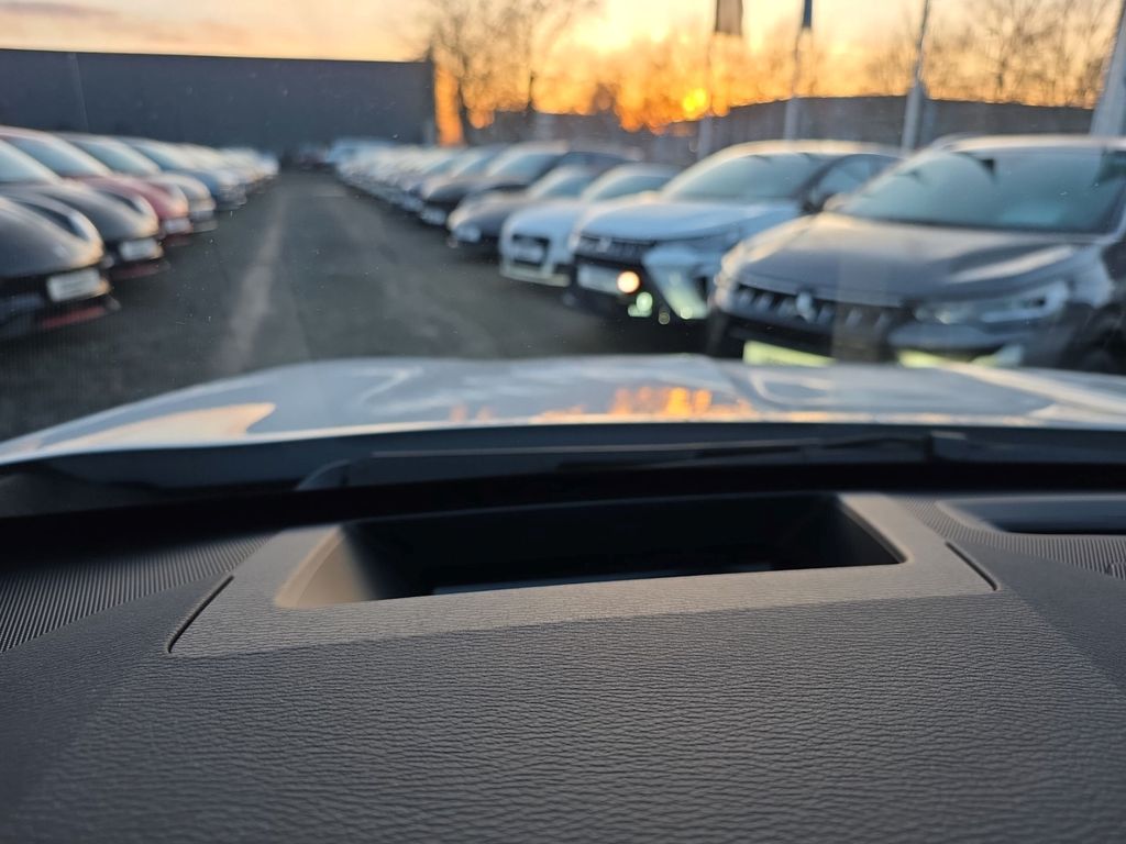 Mitsubishi Plug-in Hybrid Outlander 2025