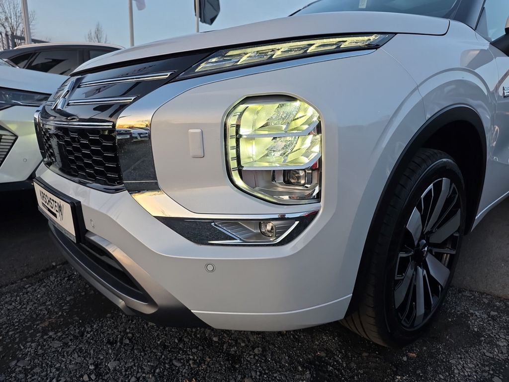 Mitsubishi Plug-in Hybrid Outlander 2025