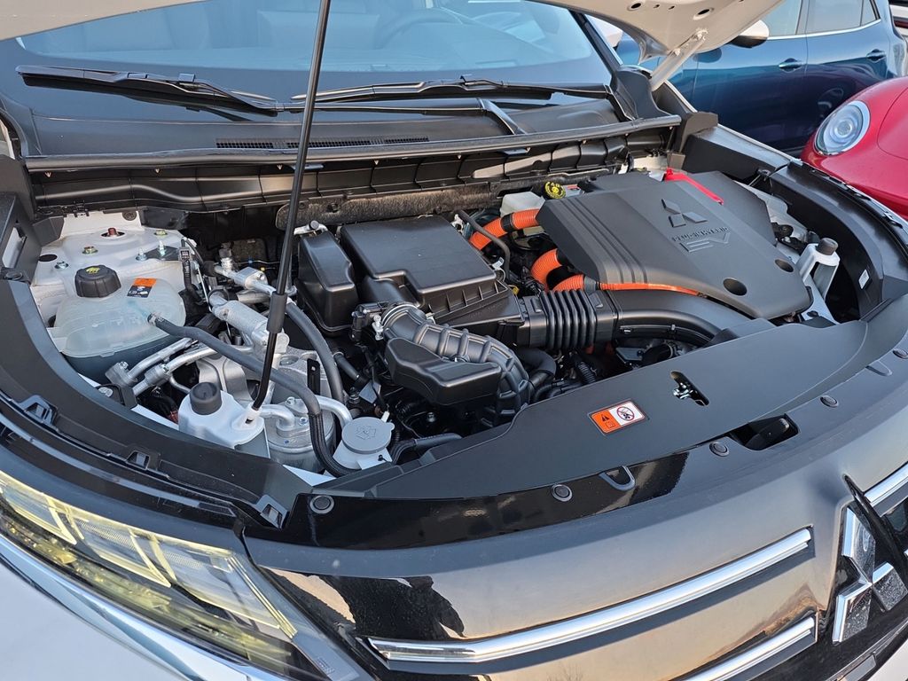 Mitsubishi Plug-in Hybrid Outlander 2025