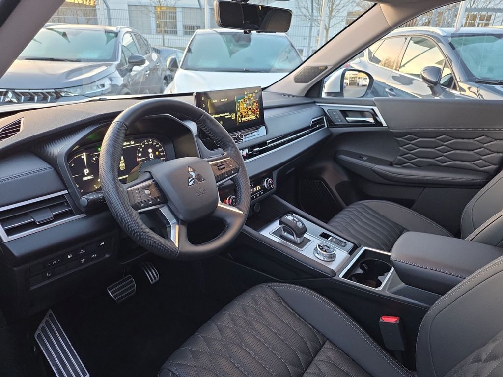 Mitsubishi Plug-in Hybrid Outlander 2025