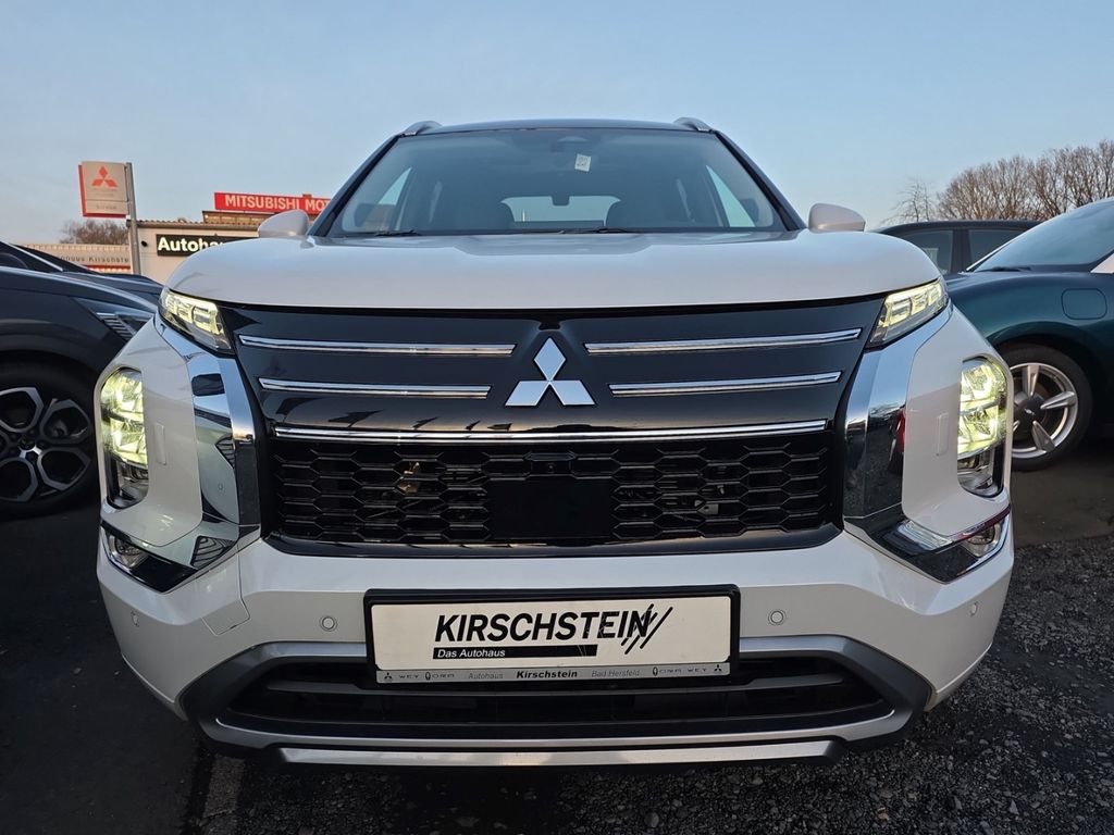 Mitsubishi Plug-in Hybrid Outlander 2025