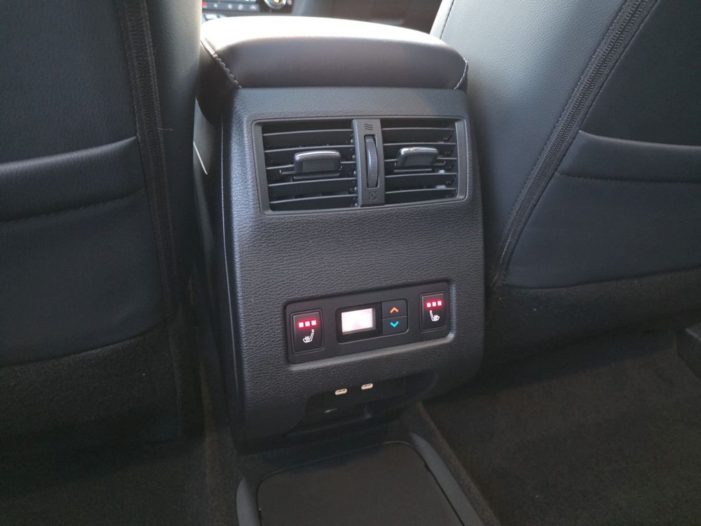 Mitsubishi Plug-in Hybrid Outlander 2025