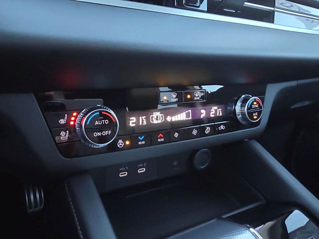 Mitsubishi Plug-in Hybrid Outlander 2025