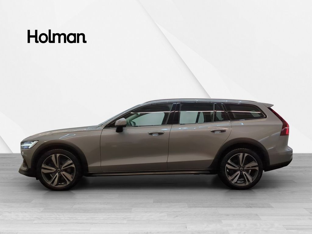 Volvo V60 Cross Country 2023