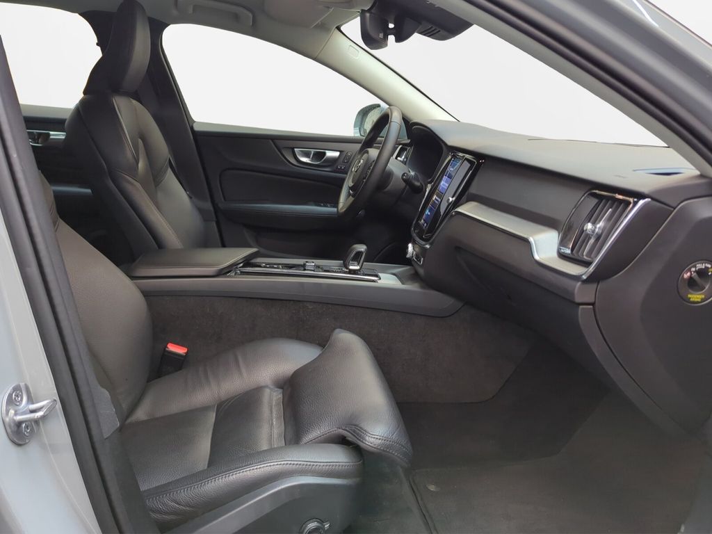 Volvo V60 Cross Country 2023