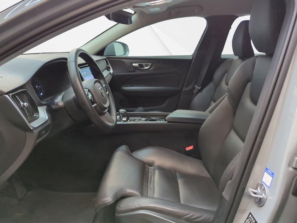 Volvo V60 Cross Country 2023