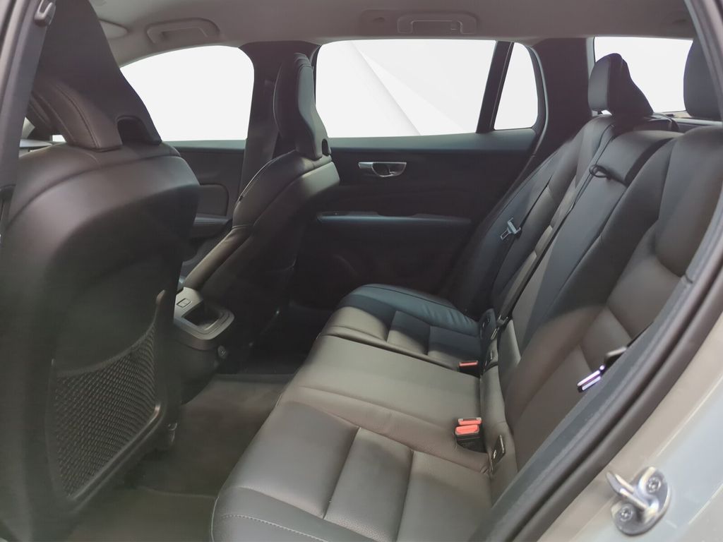 Volvo V60 Cross Country 2023