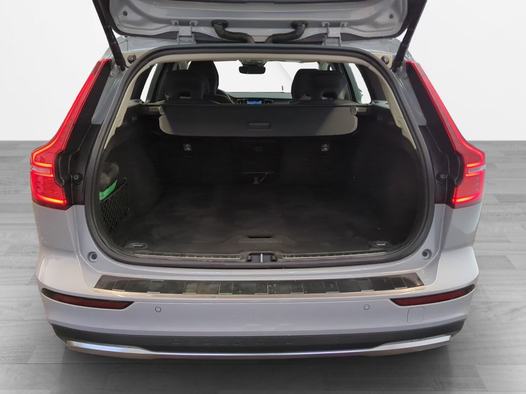 Volvo V60 Cross Country 2023