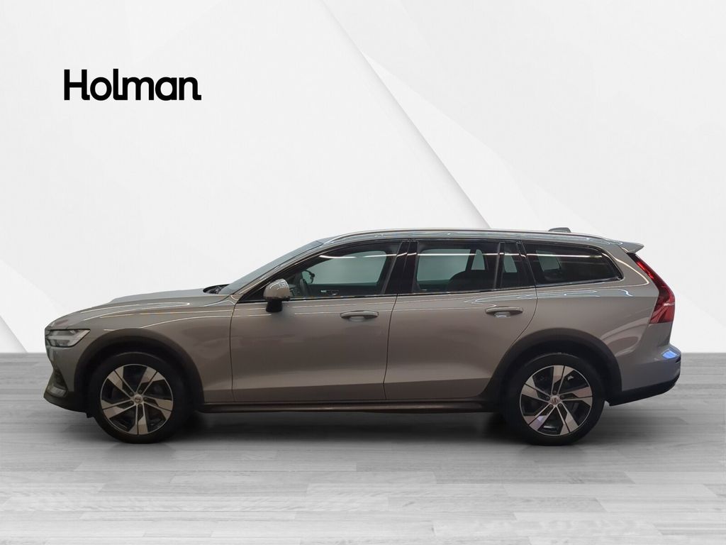Volvo V60 Cross Country 2023