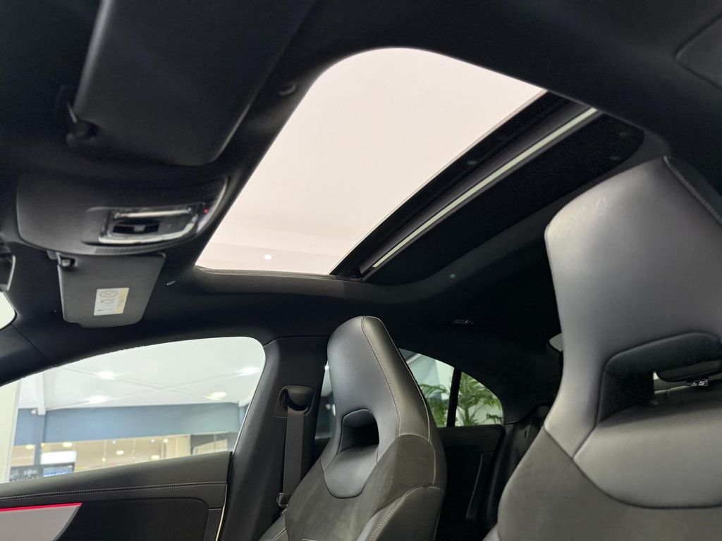 Mercedes-Benz CLA 200 2021