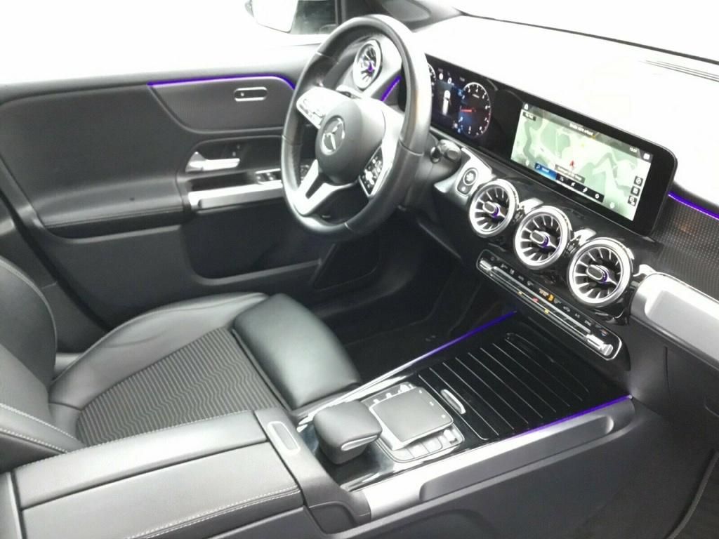 Mercedes-Benz GLB 200 2023