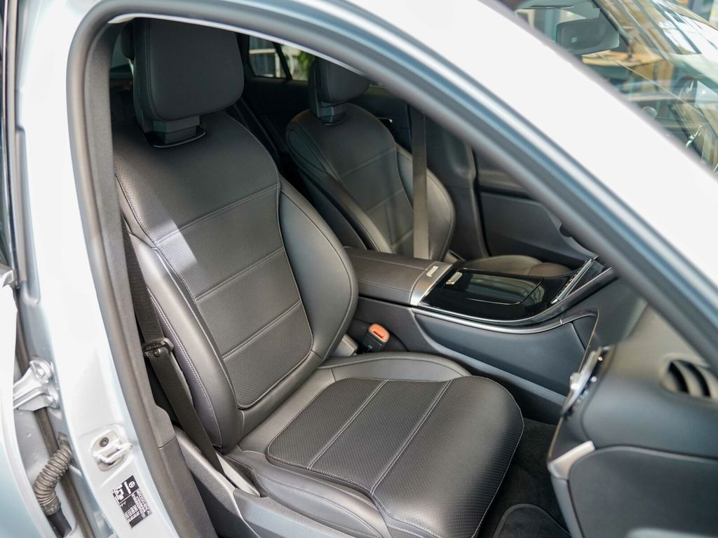 Mercedes-Benz GLC 300 2023