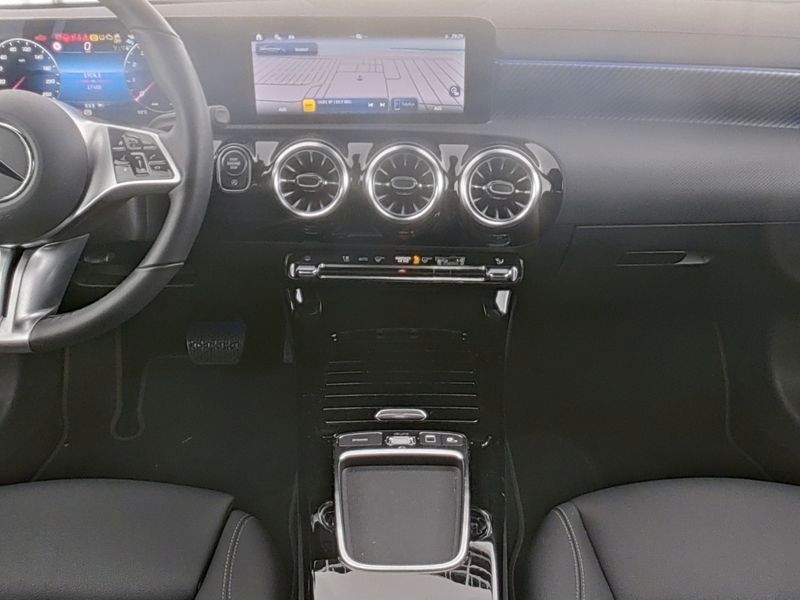 Mercedes-Benz CLA 180 2025