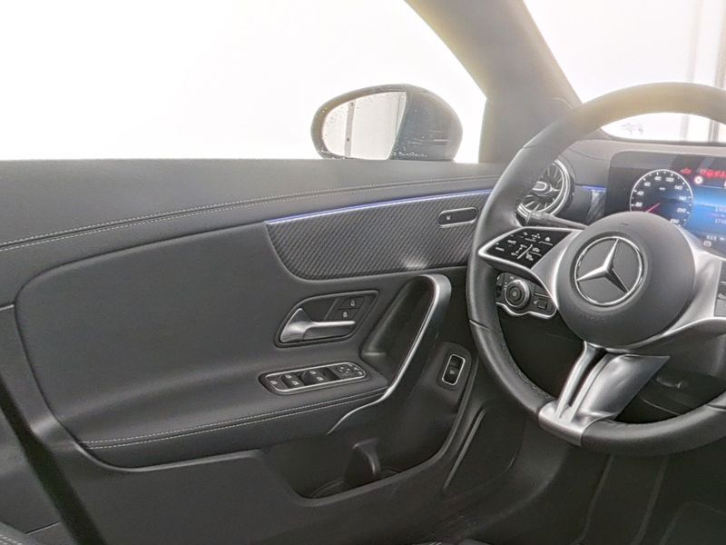 Mercedes-Benz CLA 180 2025