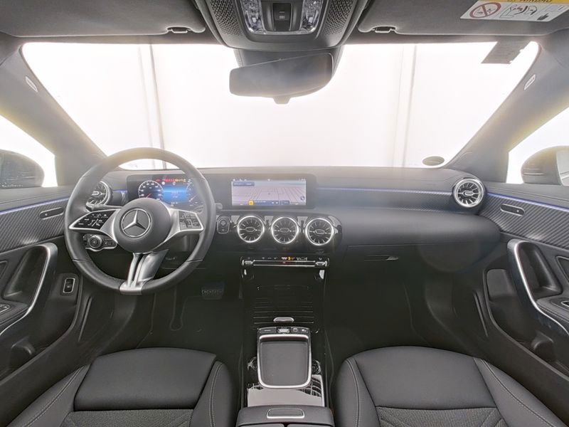Mercedes-Benz CLA 180 2025