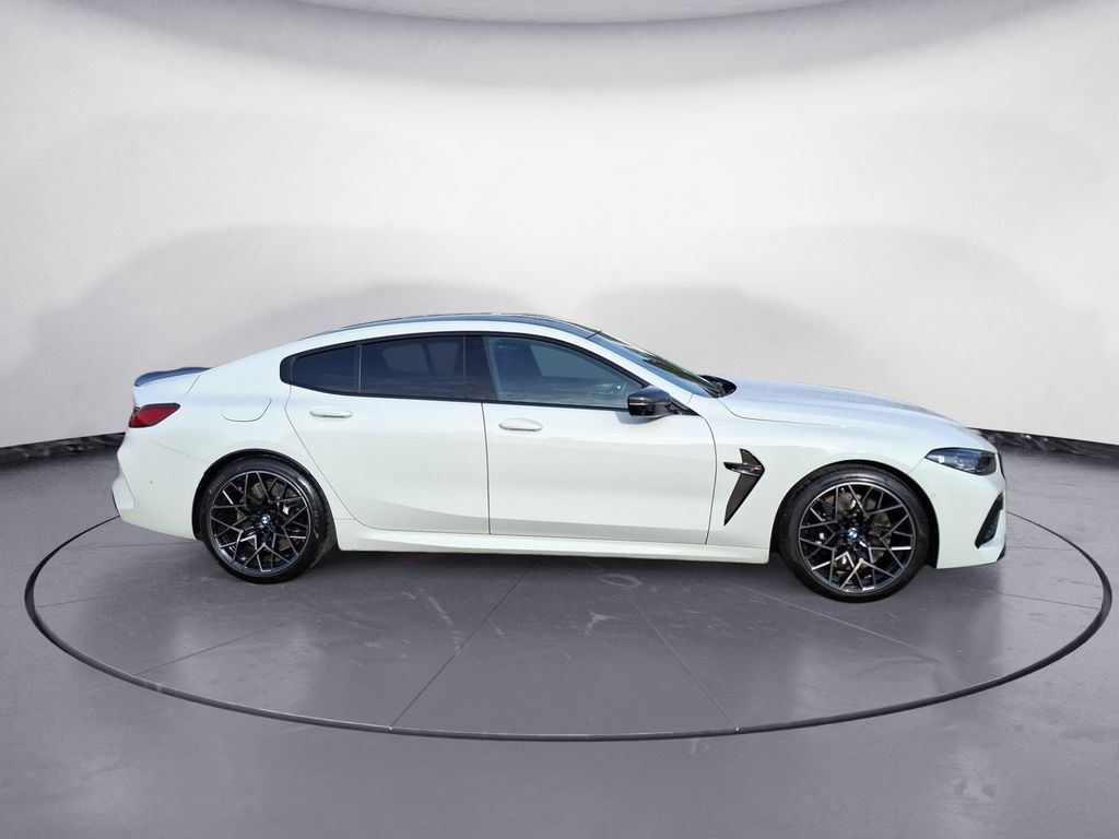 BMW M8 2025