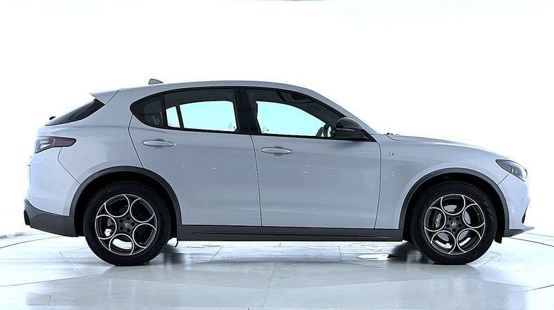 Alfa Romeo Stelvio 2023