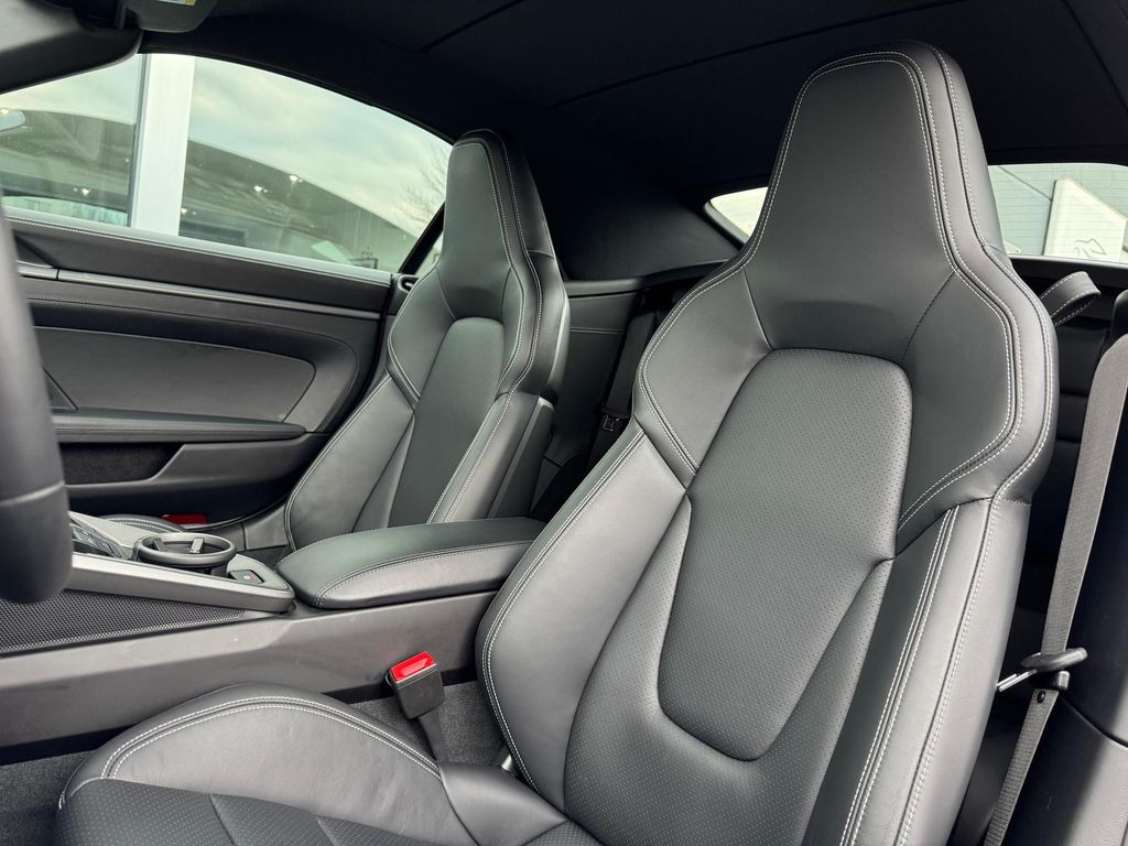 Porsche 992 2025