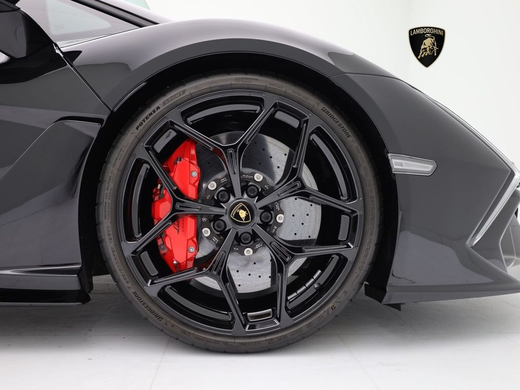 Lamborghini Revuelto 2024