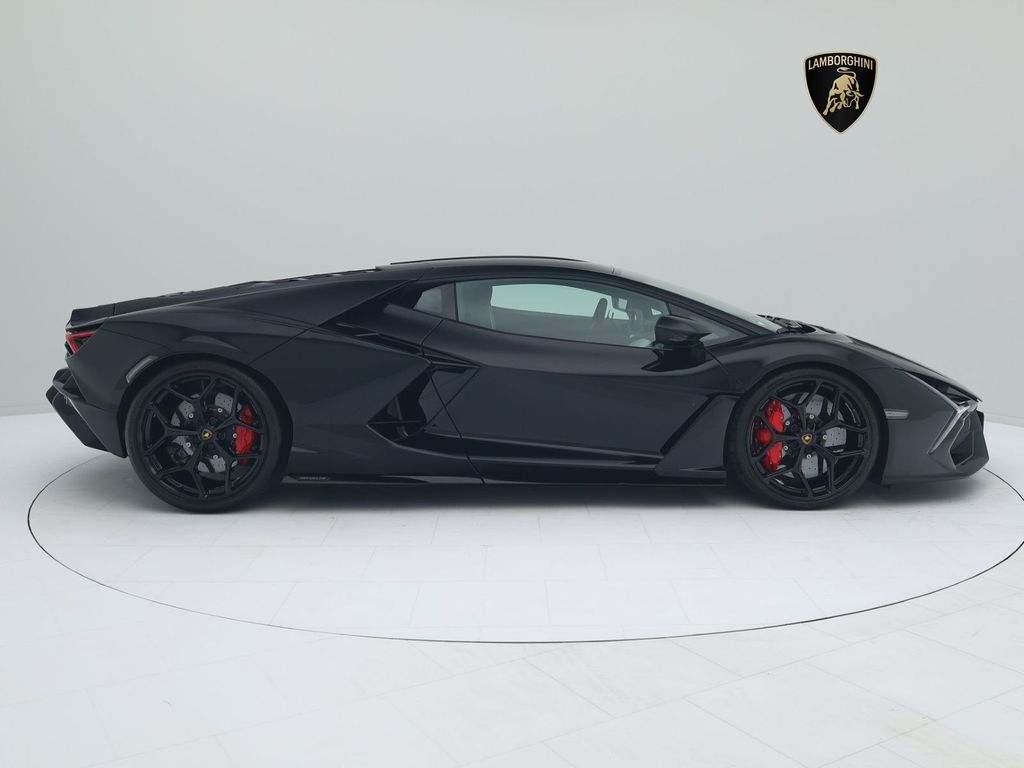 Lamborghini Revuelto 2024