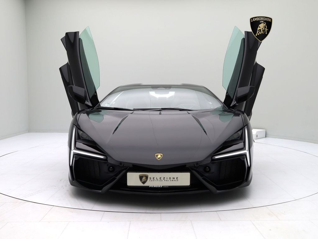 Lamborghini Revuelto 2024