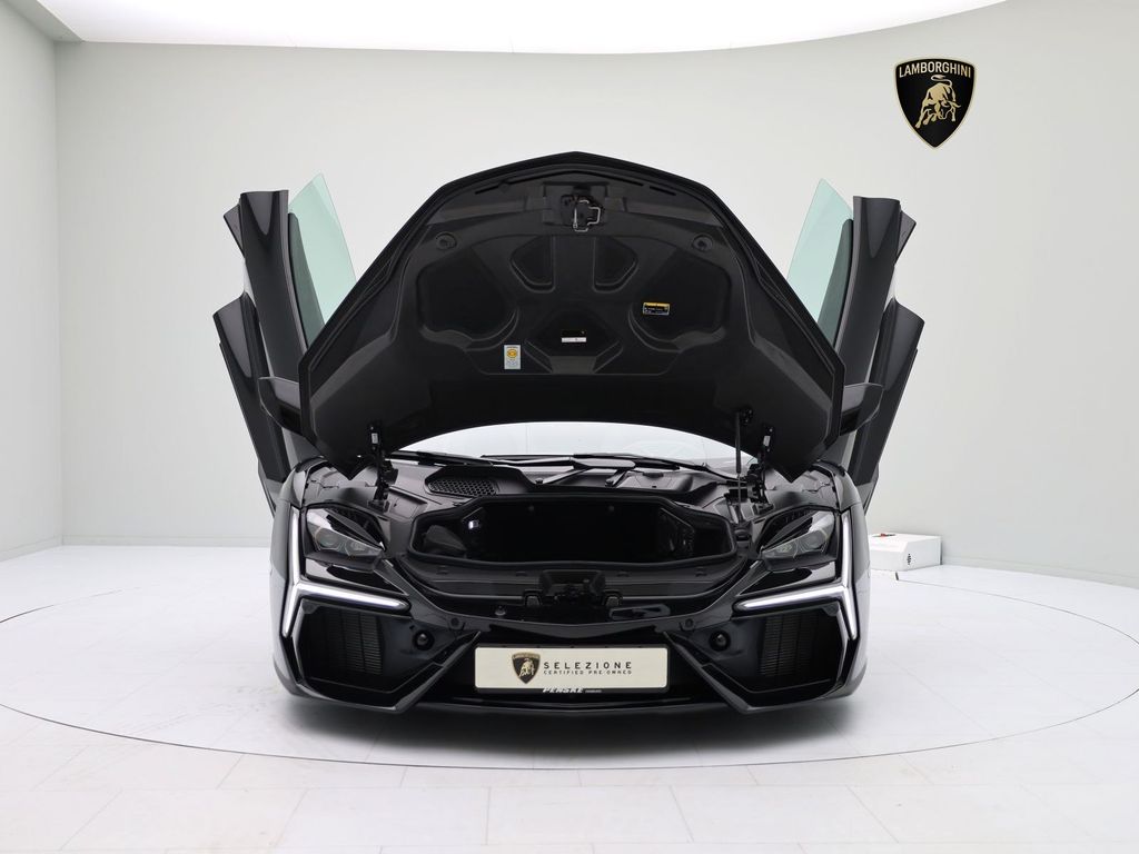 Lamborghini Revuelto 2024