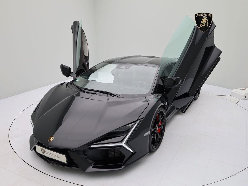 Lamborghini Revuelto 2024