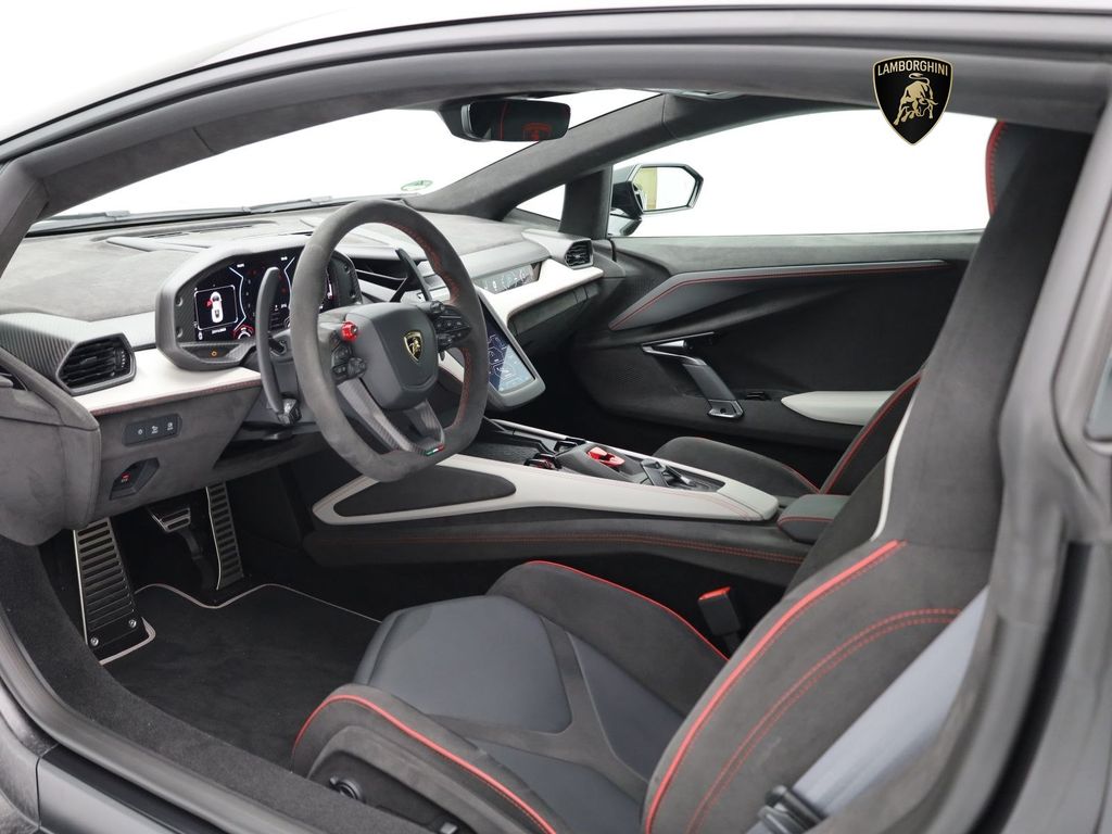 Lamborghini Revuelto 2024